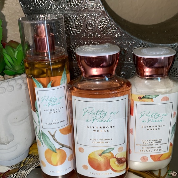 Bath and Bodyworks, pretty as a peach Gift Set Combo - Picture 3 of 4